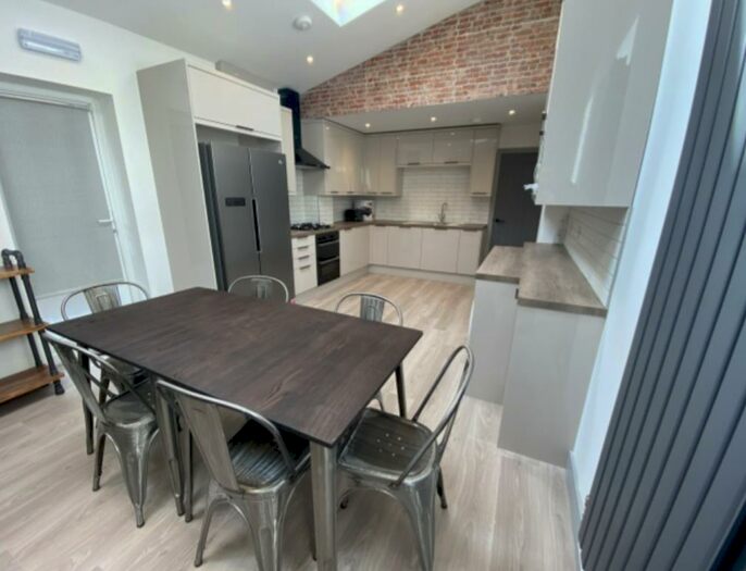 6 Bedroom Terraced House To Rent In Tiverton Road, Selly Oak, Birmingham, B29