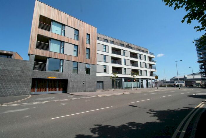 2 Bedroom Flat To Rent In Millbay Road, Stonehouse, Plymouth, PL1