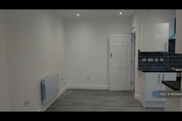1 Bedroom Flat To Rent In Betchworth Road, Ilford, IG3