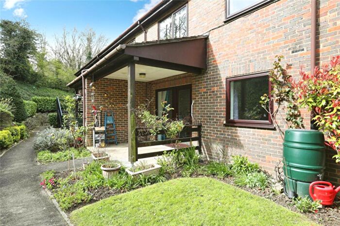 1 Bedroom Apartment For Sale In Kingsdale Court (Chatham), Chatham, ME5