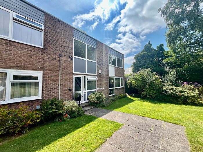 1 Bedroom Flat To Rent In Green View Court, Leeds, LS8