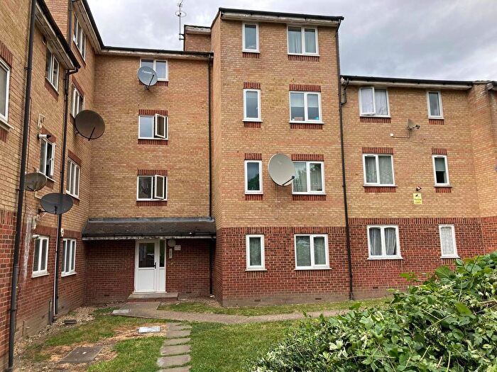 1 Bedroom Flat For Sale In Wigston Close, London, N18