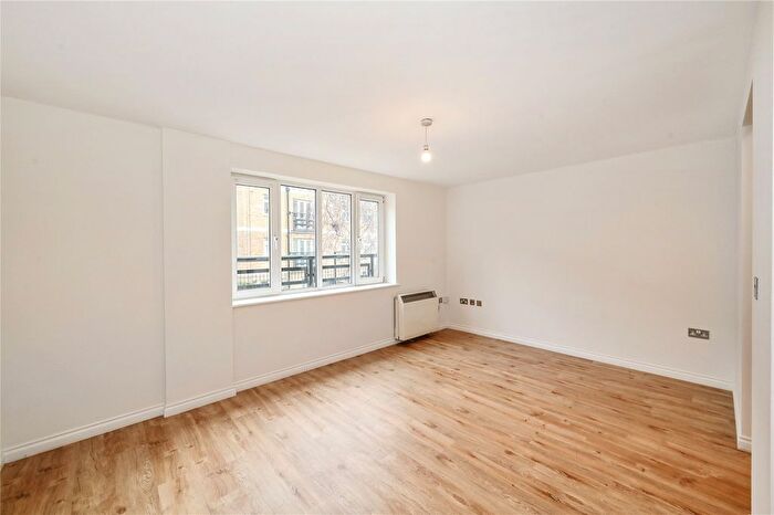 1 Bedroom Flat For Sale In Locksons Close, London, E14