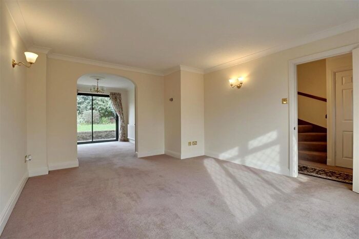 4 Bedroom Detached House For Sale In Jay Close, Horndean, PO8