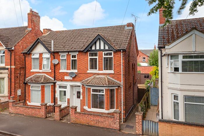 2 Bedroom Semi-Detached House For Sale In Kingsley Avenue, Kettering, NN16