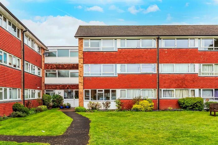 2 Bedroom Flat To Rent In Master Close, Oxted, RH8