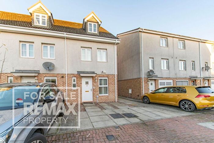 3 Bedroom Town House For Sale In Queens Crescent, Livingston, EH54