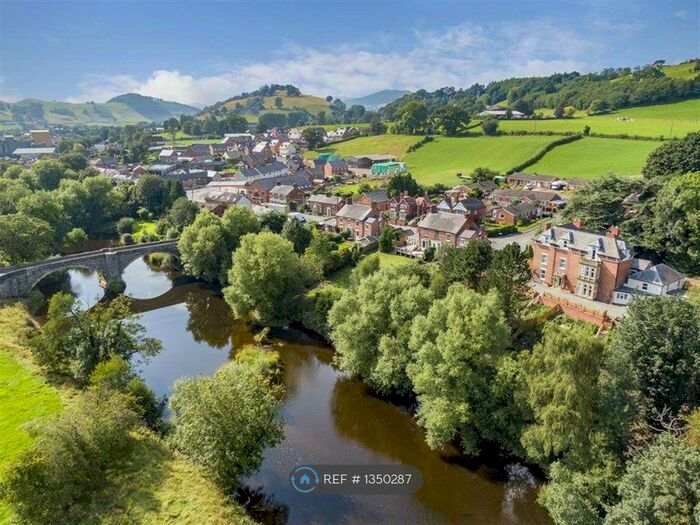 2 Bedroom Flat To Rent In Vyrnwy House, Llansanffraid, SY22