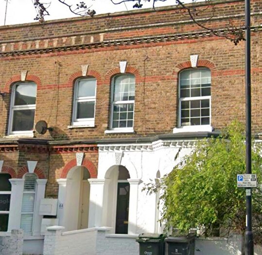 3 Bedroom Terraced House For Sale In Pulross Road, London, SW9