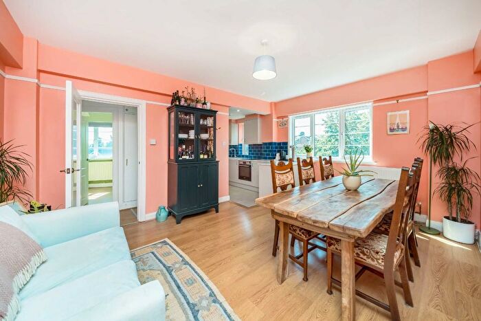 2 Bedroom Flat For Sale In West End Lane, West Hampstead, NW6