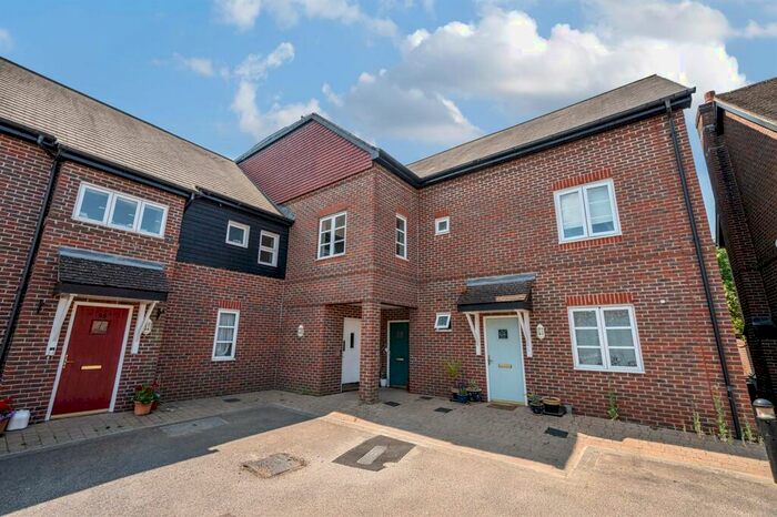 1 Bedroom Flat For Sale In Holders Close, Billingshurst, RH14