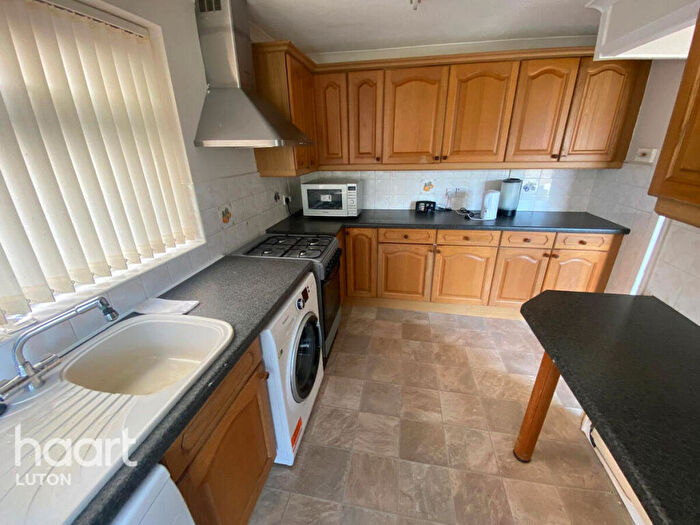 3 Bedroom Detached House To Rent In Turnpike Drive, Luton, LU3