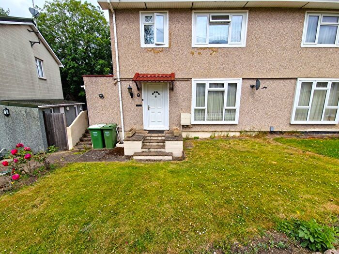 3 Bedroom Semi-Detached House To Rent In Grazeley Close, Bexleyheath, DA6