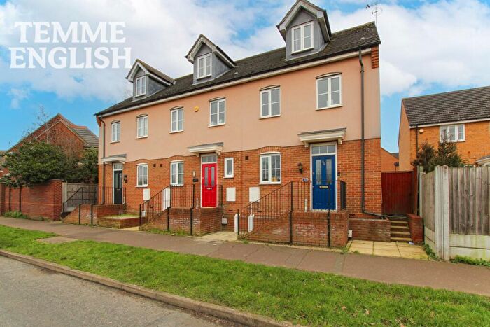 3 Bedroom End Of Terrace House For Sale In Radwinter Avenue, Wickford, SS12