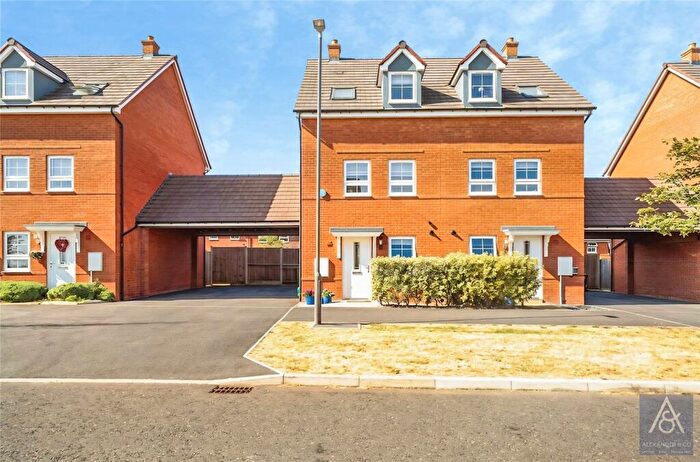 3 Bedroom Semi-Detached House For Sale In Oswald Way, Buckingham, Buckinghamshire, MK18