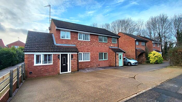 3 Bedroom Semi Detached House For Sale In Hedgelands, Werrington, Peterborough, PE4