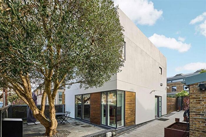 3 Bedroom Property To Rent In Lacon Road, Peckham, SE22