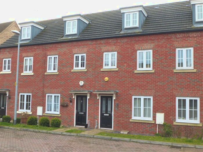 3 Bedroom Town House To Rent In Sandpiper Way, Leighton Buzzard, LU7