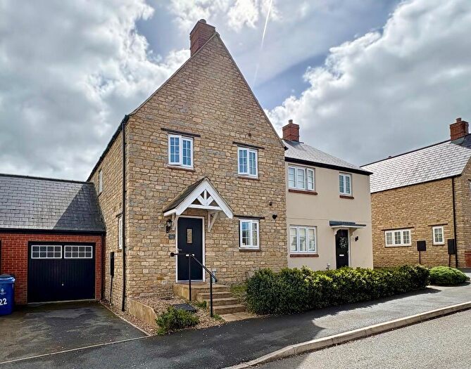 4 Bedroom Semi-Detached House For Sale In Roberts Road, Silverstone, NN12