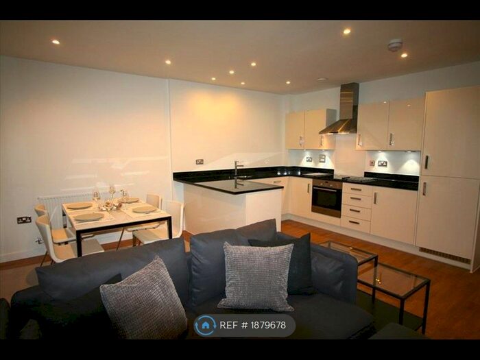 2 Bedroom Flat To Rent In Westwood House, London, SW12