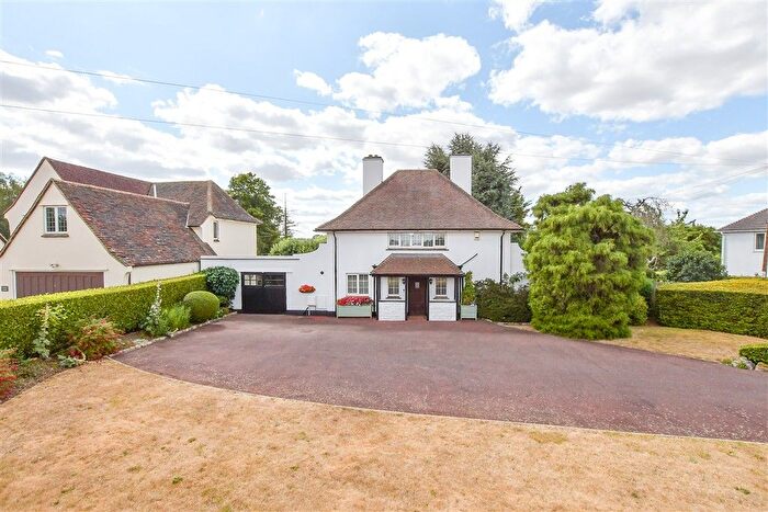 3 Bedroom Detached House For Sale In Walnut Tree Lane, Maidstone, Kent, ME15
