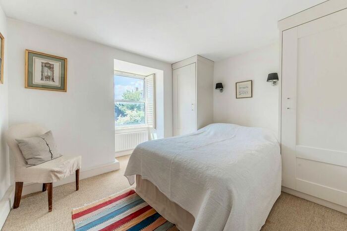 4 Bedroom Flat To Rent In Pooles Lane, Chelsea, London, SW10