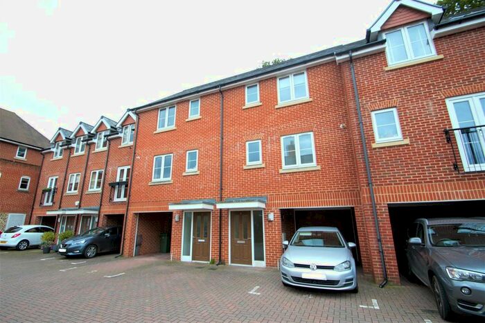 3 Bedroom Mews House To Rent In Barrel Mews, Horndean, Waterlooville, PO8