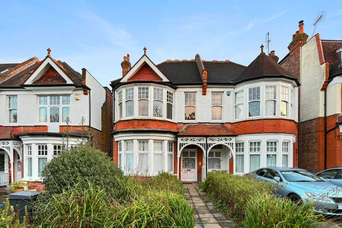 2 Bedroom Flat To Rent In Park View Road, London N3