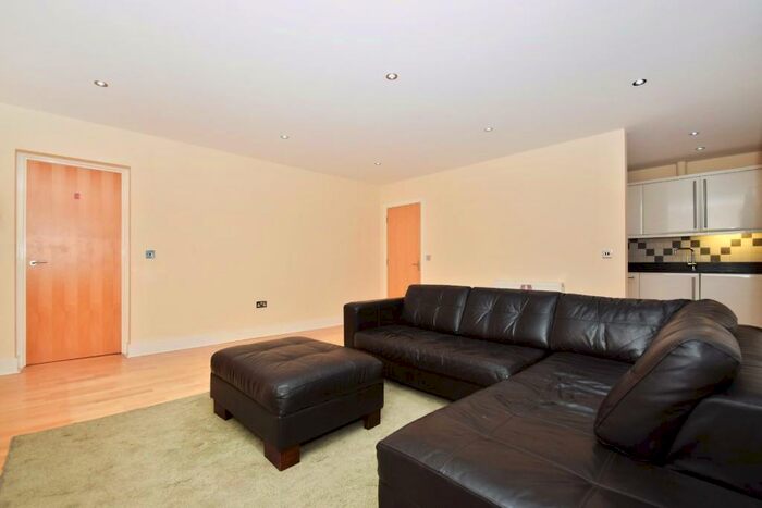 2 Bedroom Apartment To Rent In Southgate Road, London, N1