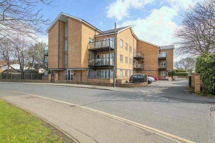 2 Bedroom Flat To Rent In Gladbeck Way, Enfield, EN2
