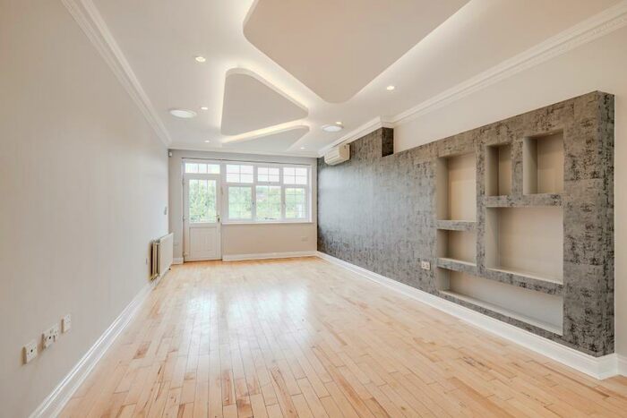 6 Bedroom Flat To Rent In Hurstwood Road, Temple Fortune, NW1