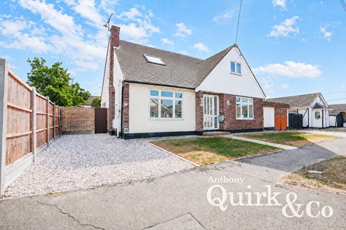 4 Bedroom Chalet For Sale In Sydervelt Road, Canvey Island, SS8