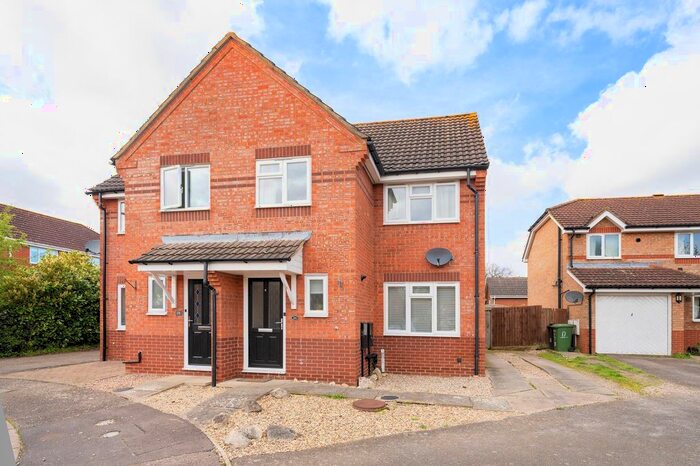 3 Bedroom Semi-Detached House For Sale In Hawthorn Drive, Scarning, Dereham, NR19