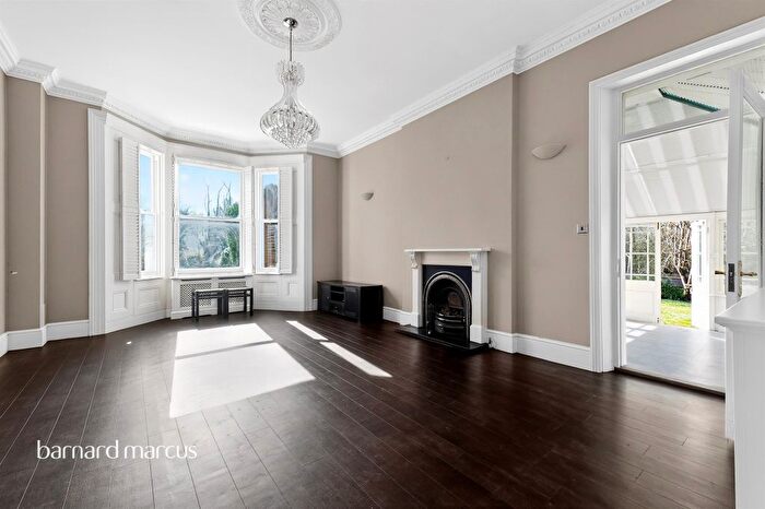 4 Bedroom Property For Sale In Axes Lane, Redhill, RH1