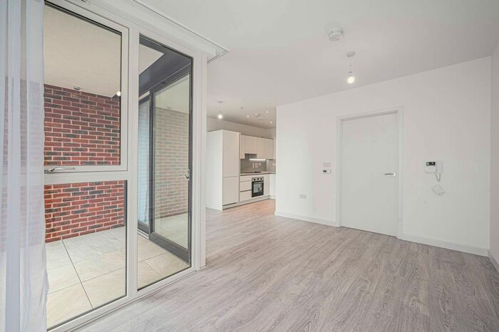 1 Bedroom Flat To Rent In Hendon Waterside, Hendon, London, NW9