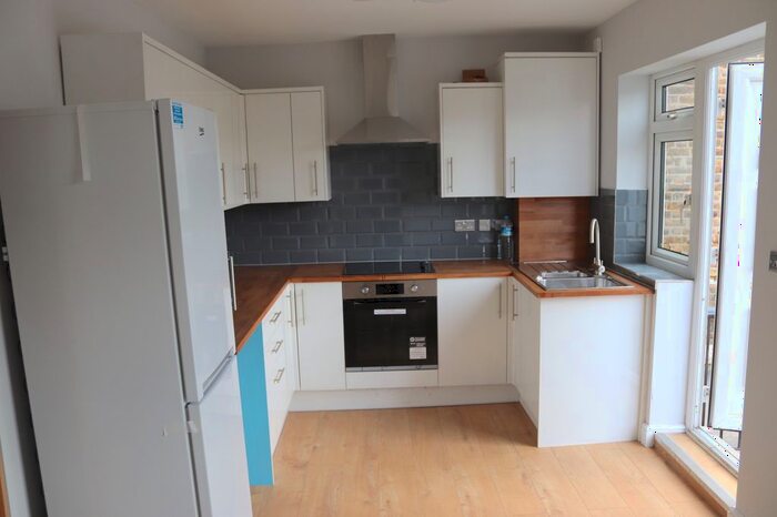 3 Bedroom Flat To Rent In Cranbrook Road, Ilford, Essex, IG1