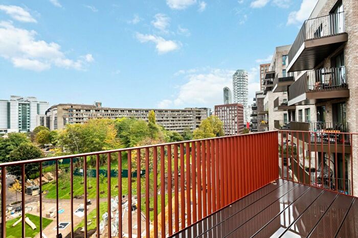 3 Bedroom Flat To Rent In Prestage Way, London, E14