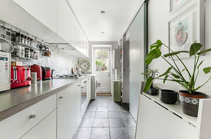 1 Bedroom Flat To Rent In Rosendale Road, West Dulwich, London, SE21