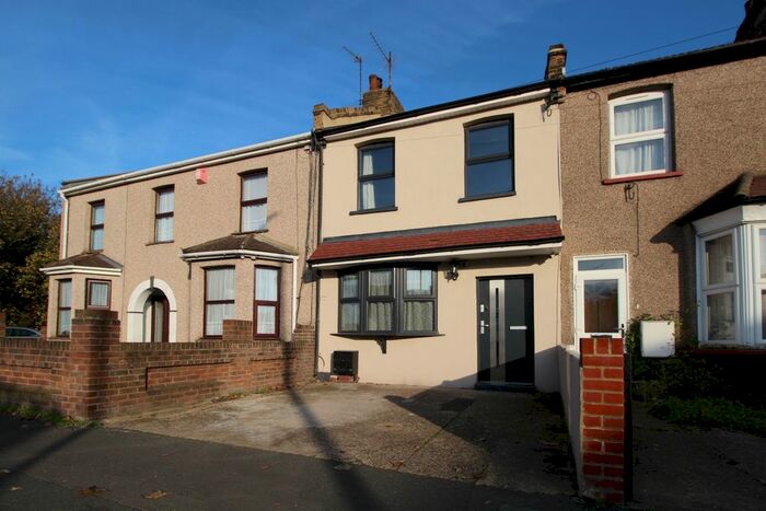 4 Bedroom Semi-Detached House To Rent In St. Vincents Road, Dartford DA1