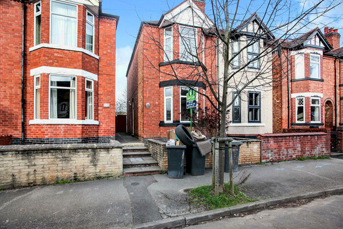 4 Bedroom Semi-Detached House To Rent In Earls Road, Nuneaton, Warwickshire, CV11