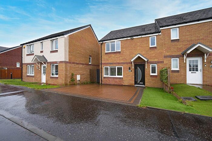 4 Bedroom Semi-Detached House For Sale In National Crescent, Cowglen, Glasgow, G43