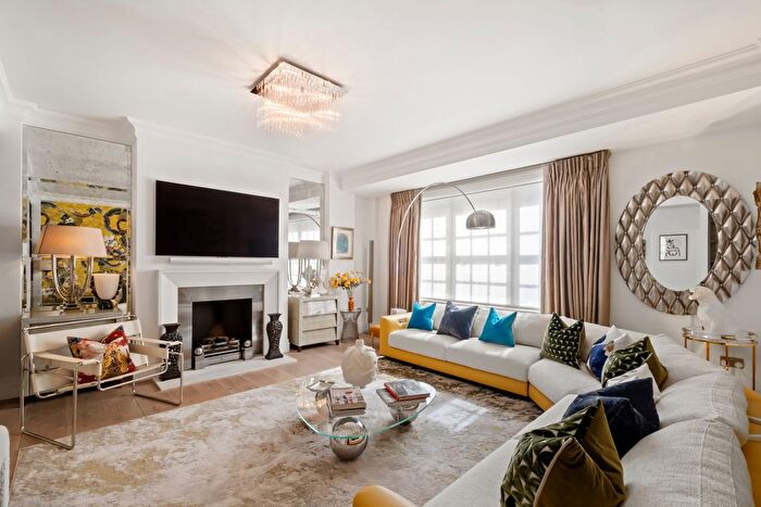3 Bedroom Flat For Sale In Onslow Square, South Kensington, London, SW7