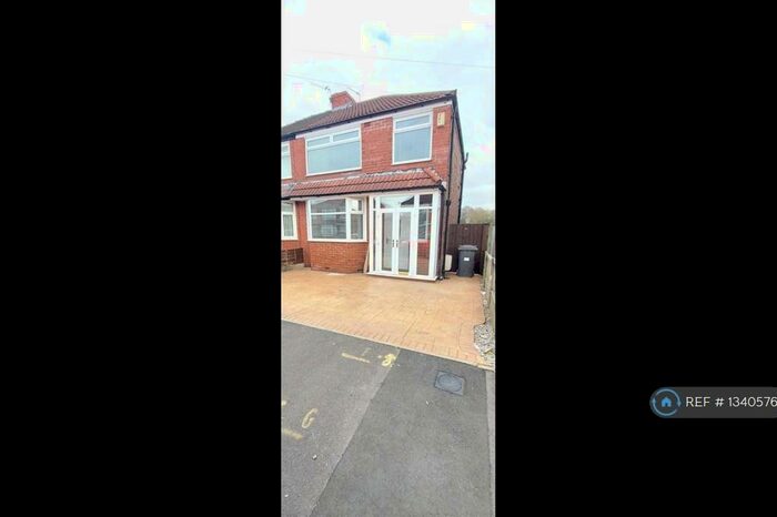 3 Bedroom Semi-Detached House To Rent In Pembroke Drive, Bury, BL9
