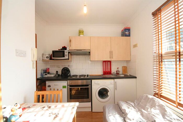 Studio To Rent In Loveridge Road, Kilburn, London, NW6