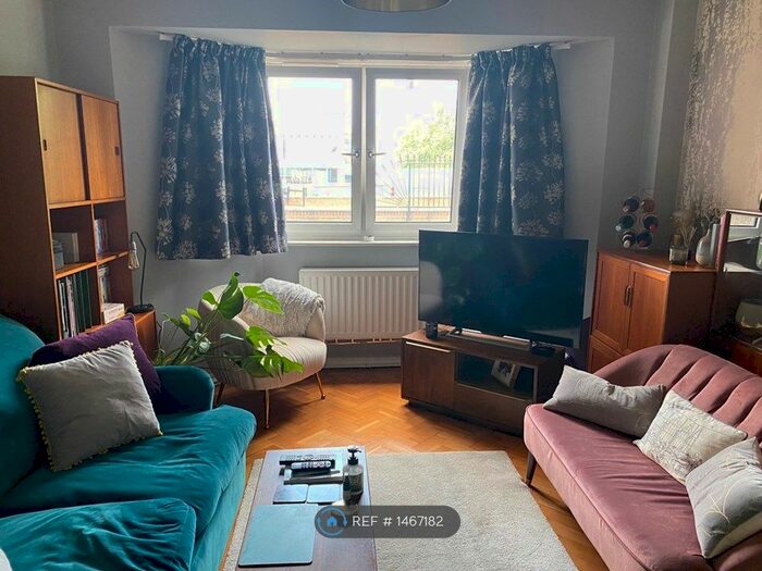 2 Bedroom Flat To Rent In Upper Richmond Road, London, SW15