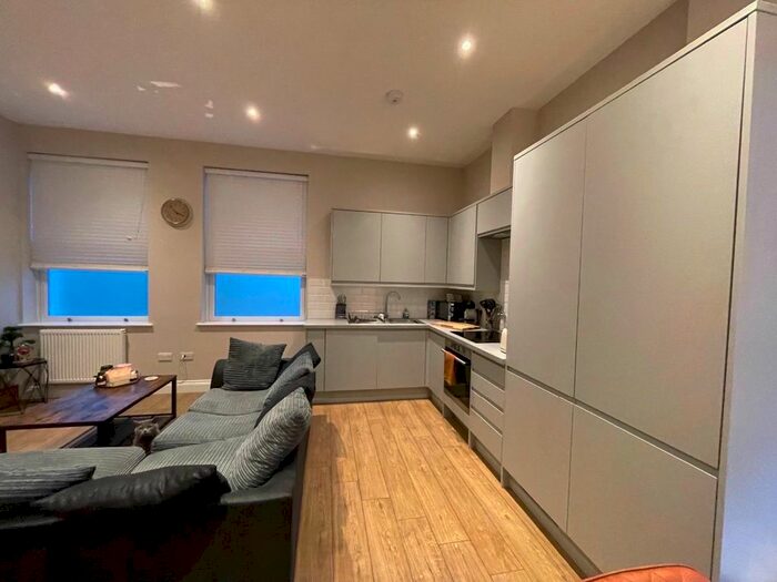 2 Bedroom Flat To Rent In Kings Road, Kingston Upon Thames, KT2