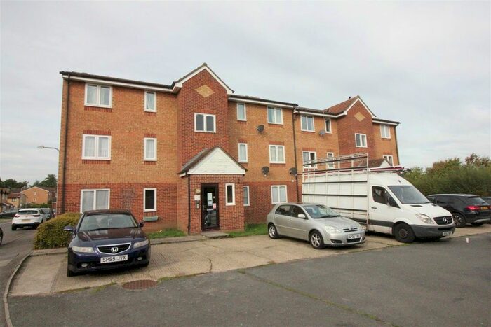 2 Bedroom Flat To Rent In Express Drive, Goodmayes, IG3