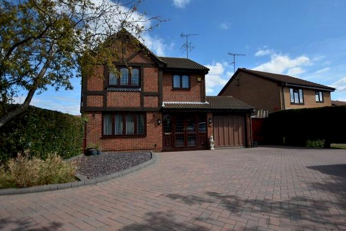 4 Bedroom Detached House To Rent In Kirby Drive, Luton, LU3