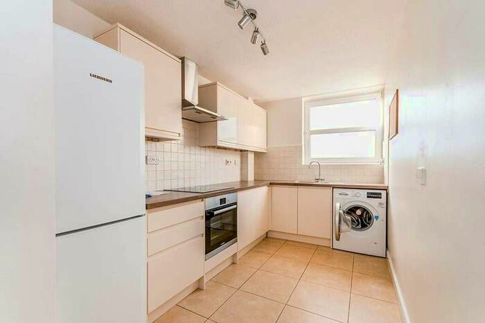 2 Bedroom Flat To Rent In Talbot Close, Southampton, SO16