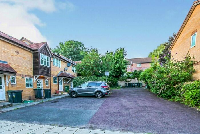 2 Bedroom Property To Rent In Bitton Close, London, SE6